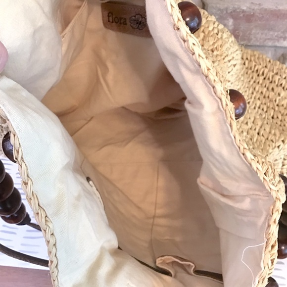 FLORA BELLA Women’s Raffia Grass Leather Handles Wood Ball Accents XL Tote Bag - Picture 6 of 6